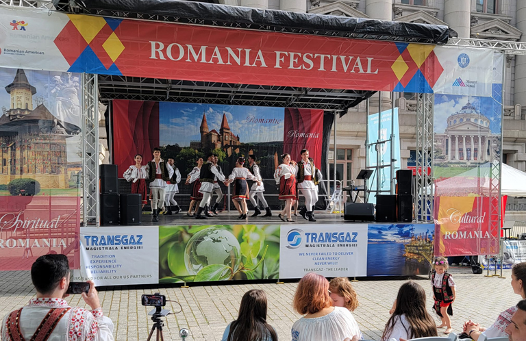 The XXI Edition of the Romania Day Festival took place on Sunday, June 12, on Broadway, under the severe threat of heavy rain and thunderstorms. 